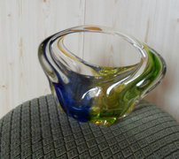 Különleges szín és forma, cseh üveg kosár