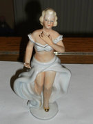 Német porcelán női figura