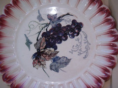 Szőlős porcelánfajansz tányér az 1910-es évekből 