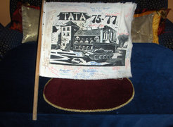 Leszerelő zászló - " TATA 1975-77"