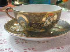 Dúsan aranyozott kínai teás csésze aljával, jelzett