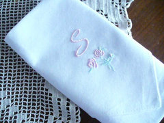 Batiszt zsebkendő "s" monogrammal