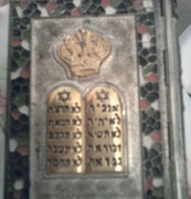 Kicsi fémborítású zsidó imakönyv