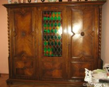 Koloniál 3 ajtós szekrény középső ajtó színes ólom