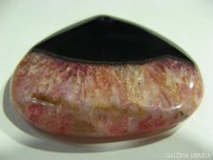 Pazar, csepp alakú, fekete-pink kirtályos geode achát