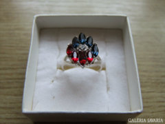 Ezüst gyűrű piros és kék cirkónia kövekkel