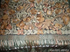 Matyó falvédő selyem fonallal, 43 cm magas,+43 rojt,148 s