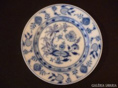 Y338 B2 Meisseni mintás kék fehér porcelán tányér