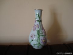 Különleges herendi vadrózsa dombormintás váza 