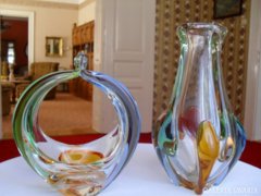 Cseh üveg váza és kínáló garn.