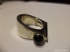 Ezüst modern golyós gyűrű