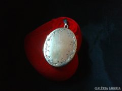 Régi ezüst vésett fényképtartó medál ovális