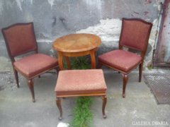neobarokk asztal székekkel