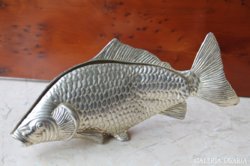 Ezüstözött hal formájú szalvéta vagy menű tartó