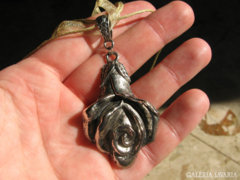 FÉLÁRON!! Ezüst csüngő rózsa medál  organza szalagon+ ajándé