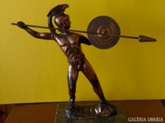 Görög harcos szobor lándzsával
