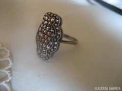 Meseszép antik ezüst gyűrű rengeteg markazittal
