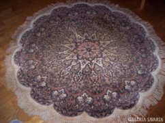 Különösen szép és ritka alakú iráni kézi perzsa szőnyeg