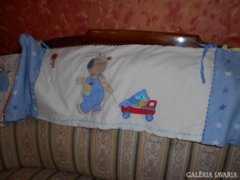 gyerek ágyhoz  köthető kis védő takaró 157x33 cm