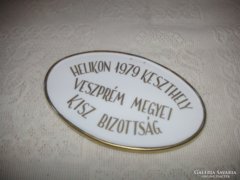 Herendi  , retro porcelántábla  1979 -ből ,   " Veszprém Megyei KISZ .Bizottság "