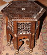 Nagyon ritka mór (arab) stílusú asztalka