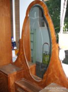 Old mirrored mirrored dressing cabinet
