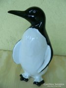 Porcelán pingvin figura