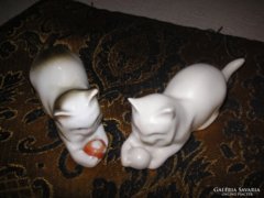 Zsolnay  cicák  11 cm , egy festett és egy fehér