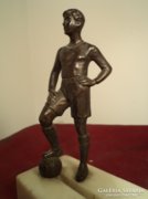 Fényképtartó, futballista szoborral