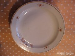 3 db vegyes régebbi Zsolnay tányér ajándék alátéttel csomag