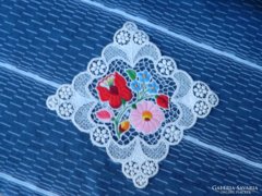 Kalocsai richelieu embroidery