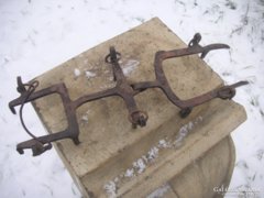 Régi osztrák , hegyi vadász   jégmászó, kovácsolt  talpak  mester jeles , használva még nem volt