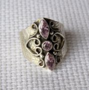 Antik jellegű gyönyörű ezüst gyűrű pink kunzit kristállyal