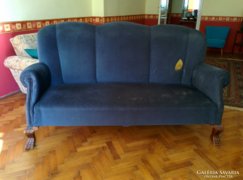 Oroszlánlábas háromszemélyes kanapé