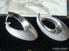 Designer csavart ezüst fülbevaló két oldalán hordható