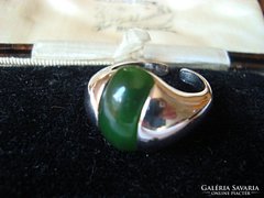 Ezüst gyűrű zöld jáde kővel,állítható