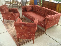 30-as évekből származó kanapé két fotellal