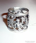 Antik ezüst virágcsokrot tartó puttós szalvétagyűrű 