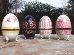 Ékszertartó-dísztárgy porcelán tojás rézpánttal többféle