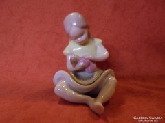 Drasche porcelán babázó kislány figura