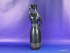 0F178 Régi emberalakú fekete cserép váza