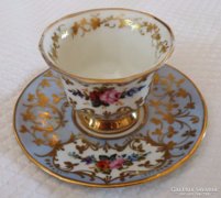Mesés Sevres festett porcelán csésze alátéttel