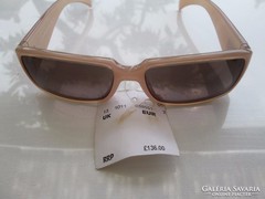 Eredeti Calvin Klein napszemüveg hölgyeknek világos mályvasz