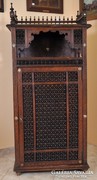 Dúsan faragott mór stílusú szekrényke, 19.század