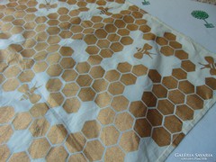 Méhsejt mintás / méhecskés terítő 