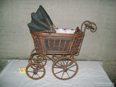 Játék babakocsi babával