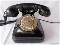 Antik tárcsás telefon