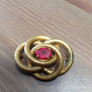 Antik aranyozott szintetikus rubin köves bross