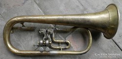 Valami régi réz trombita vagy kürt