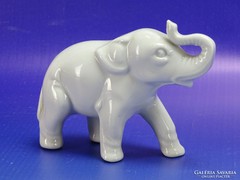 0H833 WAGNER und APEL porcelán elefánt
